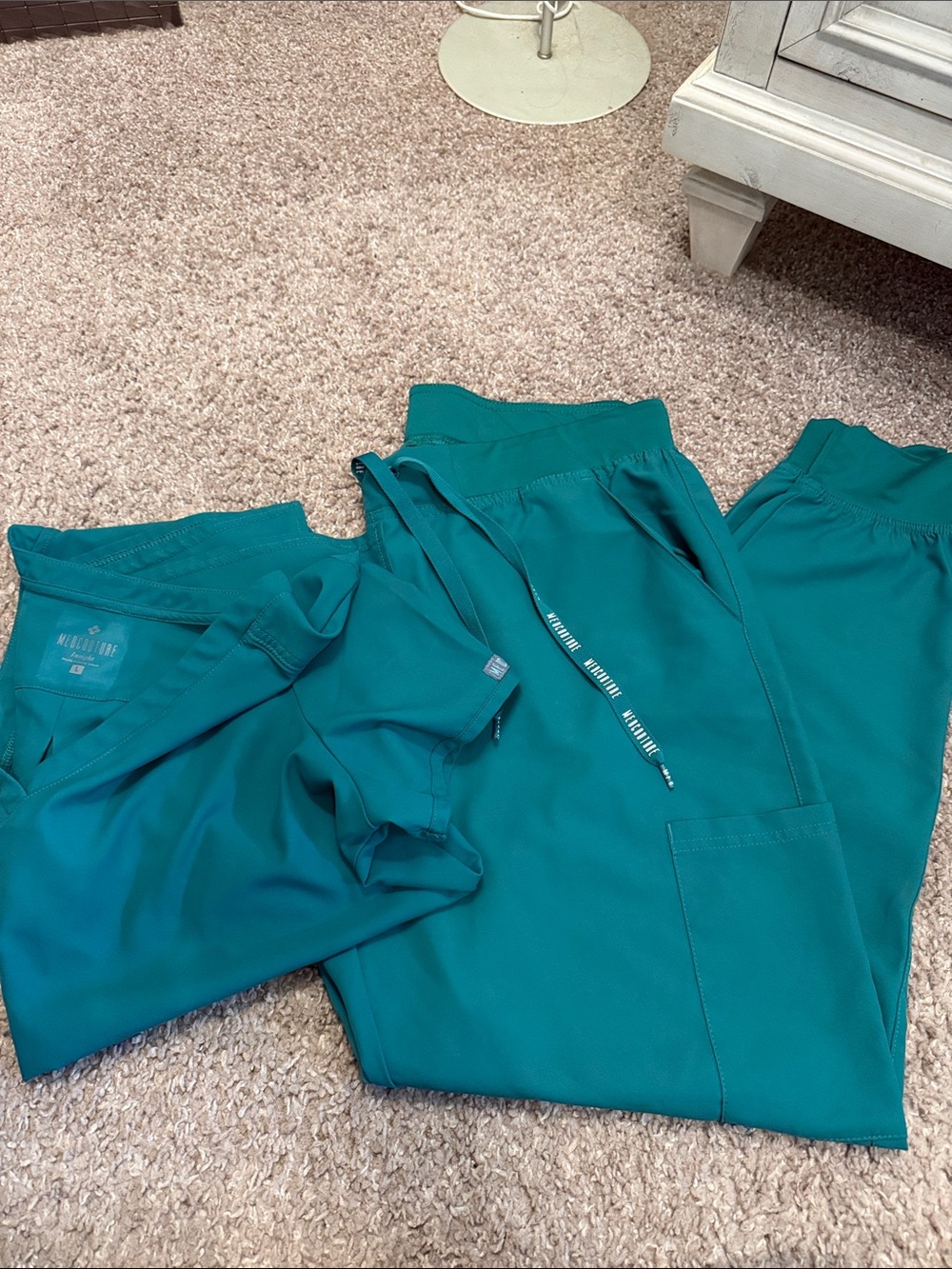 Med Couture Hunter Green Women's Scrub Set